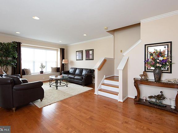5th image of 43 Narragansett Ln