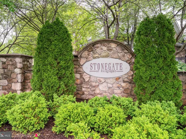 5106 Travis Edward Way APT L, Centreville, VA 20120