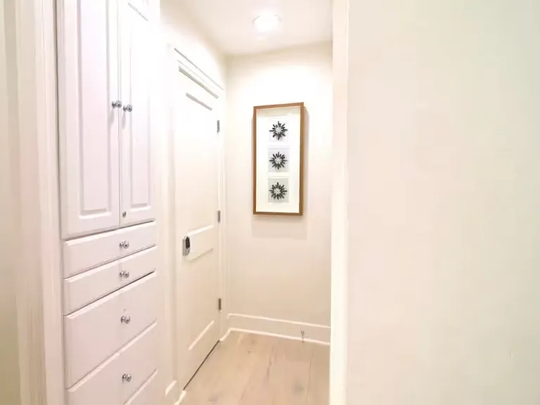 235 Sunrise Ave #1005 — Photo 6