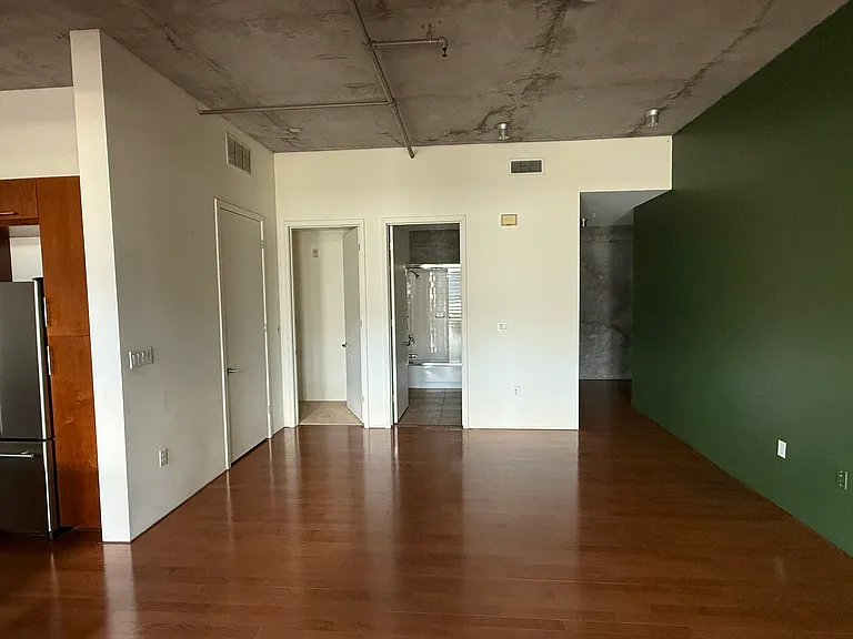 527 10th Ave #409 — Photo 4