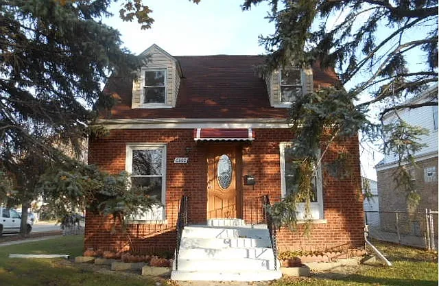 6360 W Henderson St photo 1