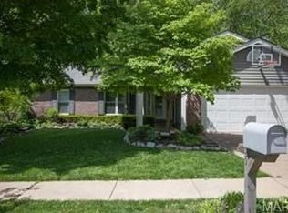 1155 Hollyberry Dr, Ballwin, MO