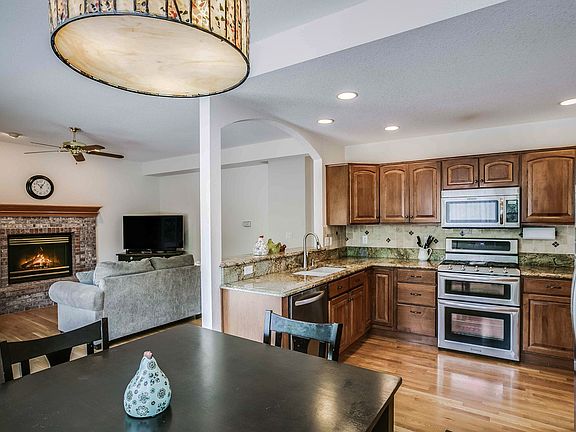 Eat-in Kitchen