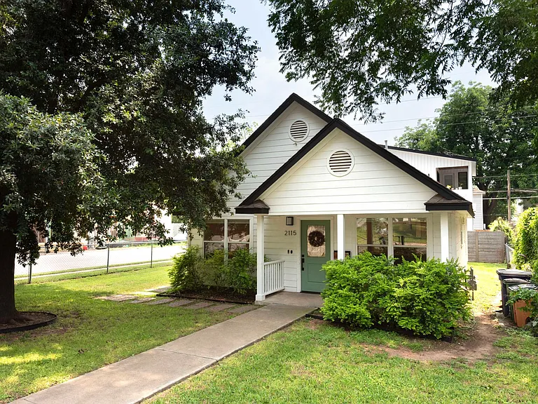 2115 Garden St — Photo 1