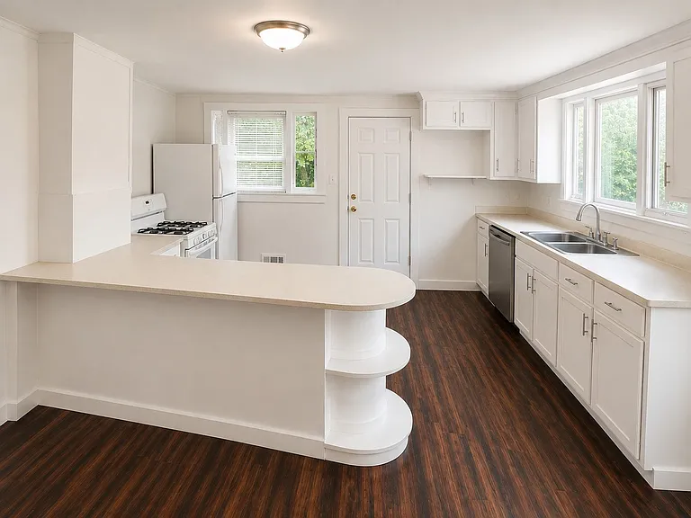 8 Roosevelt Ave — Photo 4