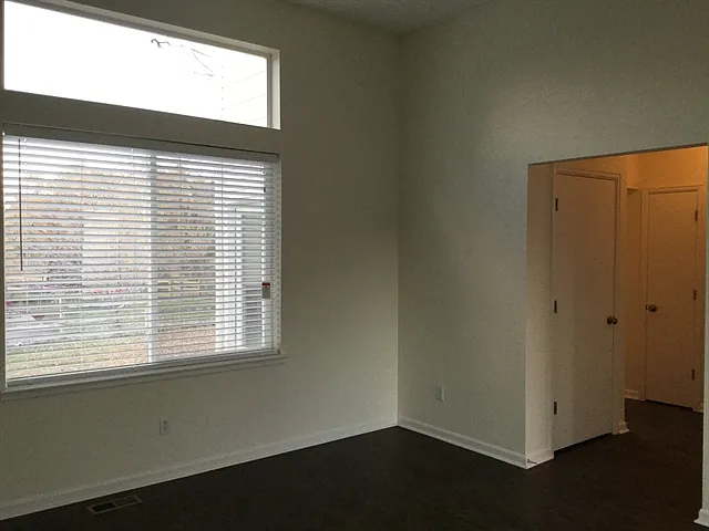 3 bed, 2.5 bath, 1727 sqft, $3,035 — Photo 4