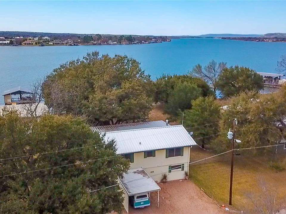 1st image of 206 N Shorewood Dr