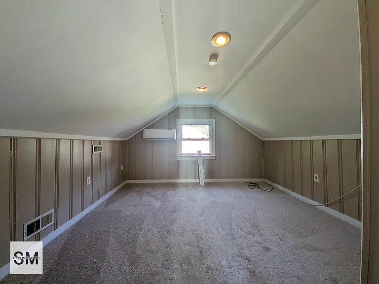 127 N Huron Dr — Photo 23