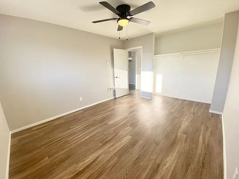 1141 E 7th St #8 — Photo 9