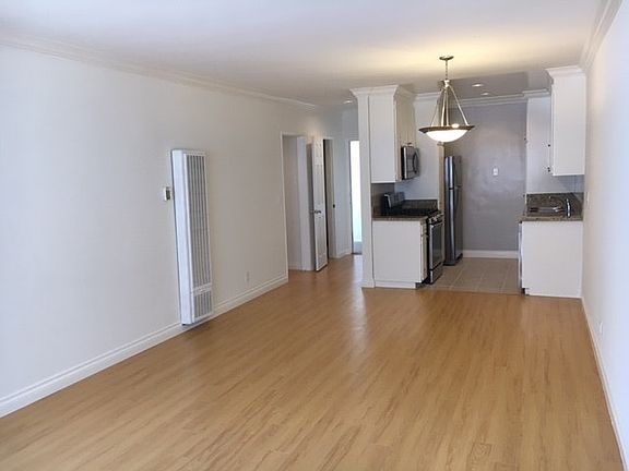 3rd image of 1810 Purdue Ave APT 13