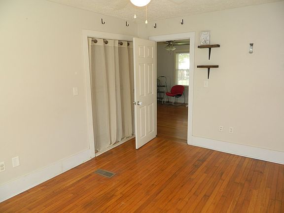 5th image of 120 Sprinkle Ave