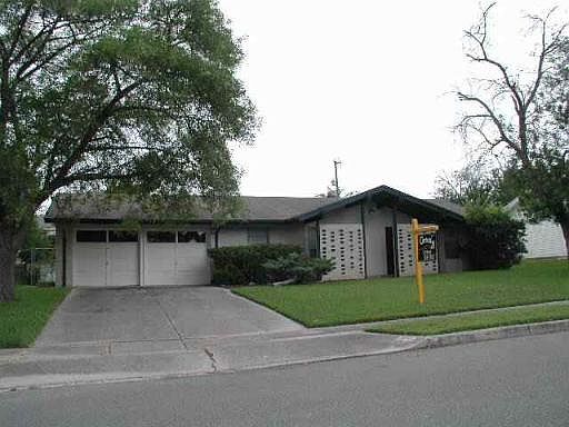 1st image of 315 THREADNEEDLE DR