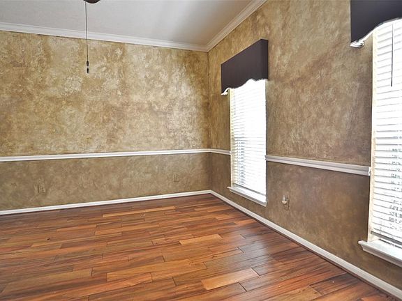 5th image of 2610 Lakeway Dr