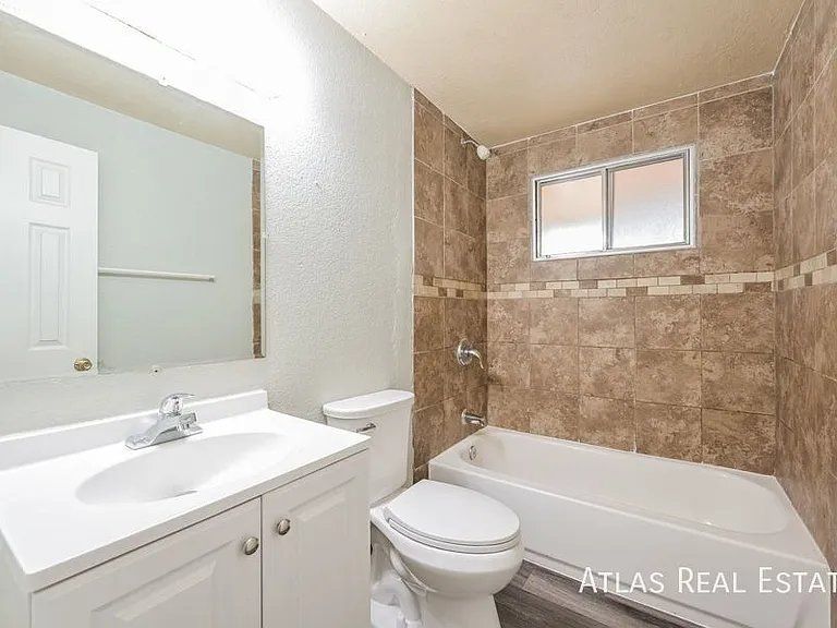 540 N Harlan St — Photo 15