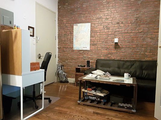 5th image of 219 Bainbridge St #2F