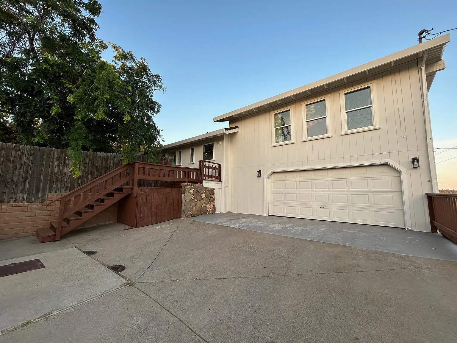 4 bed, 2.5 bath, 2070 sqft, $3,200 — Photo 1