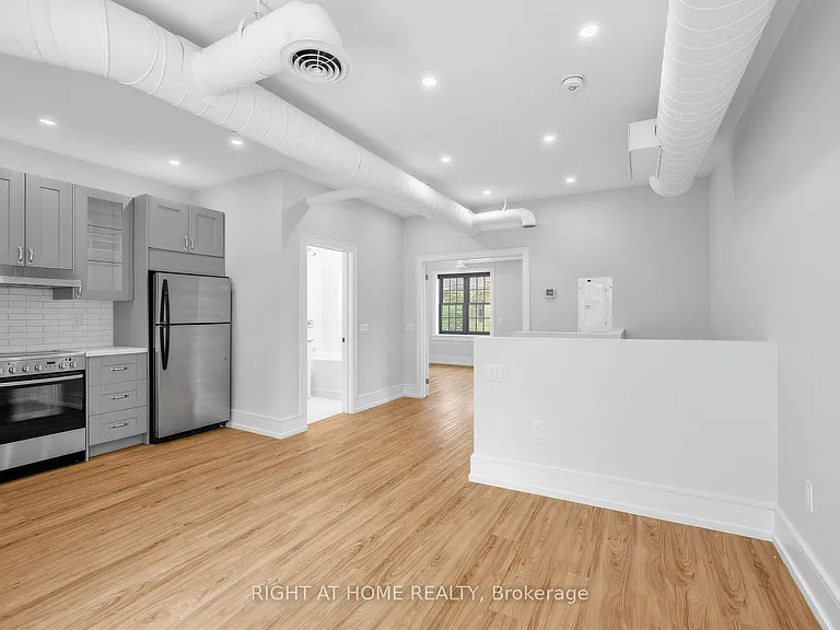 1095 Queen St E #2 — Photo 13