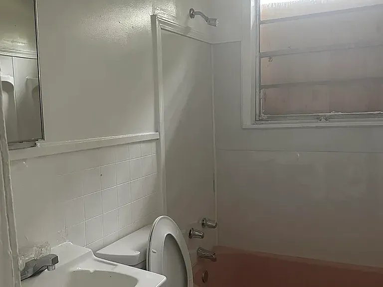2221 Woodlawn St #2221 — Photo 11