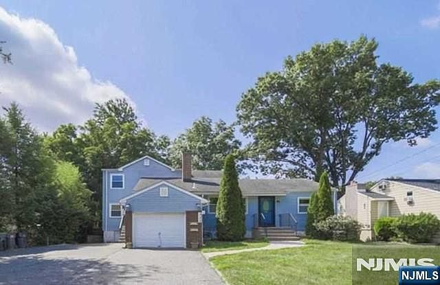 1st image of 322 Hickory Avenue