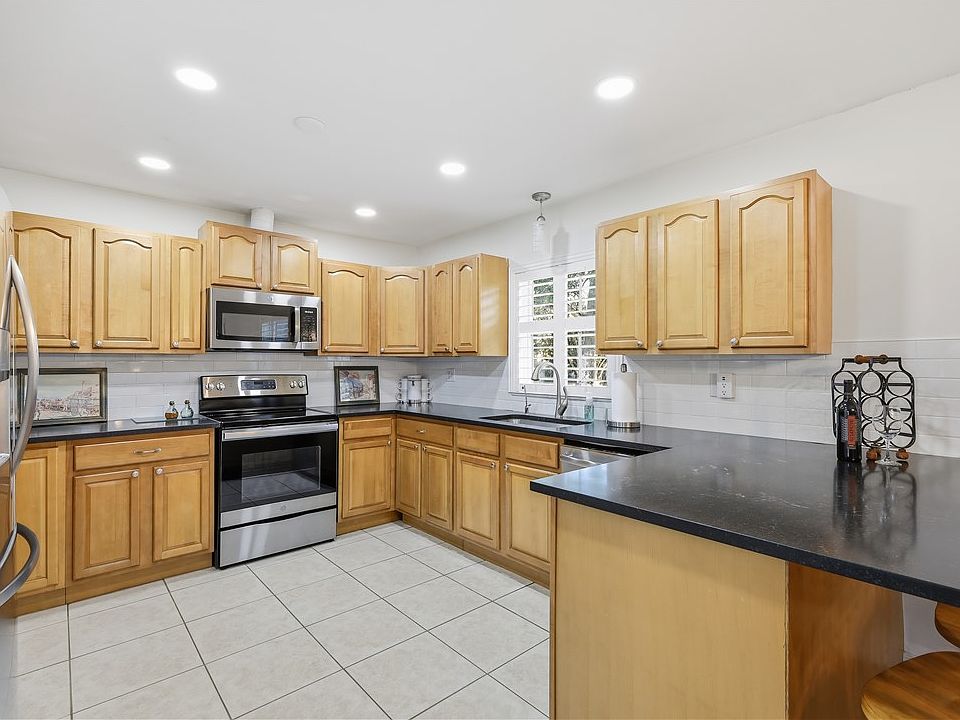 1st image of 515 19th Ln