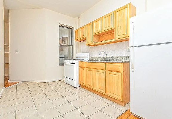2nd image of 752 Franklin Ave #2B