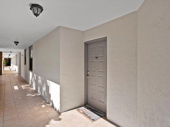 3rd image of 955 Egret Circle #207