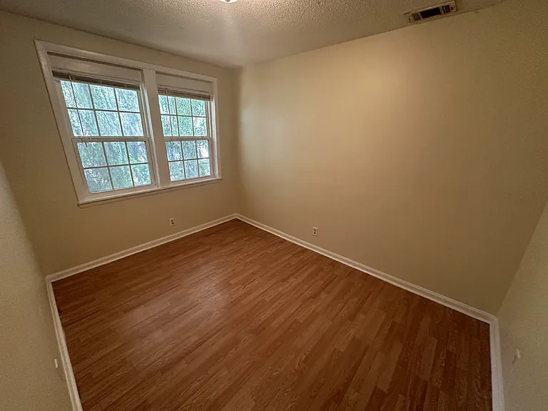 292 Pleasant St — Photo 6