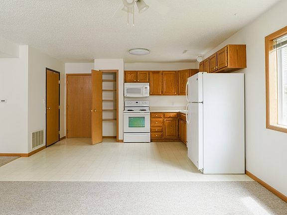 5th image of 1015 Kellogg Ave