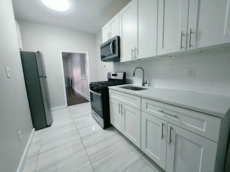 162 Sterling Ave #162D — Photo 1