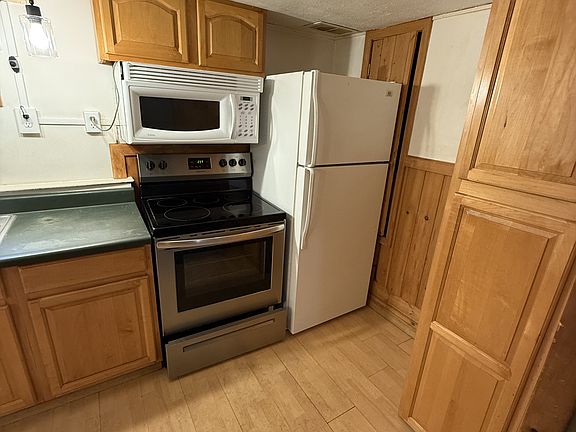 2nd image of 409 Slater St