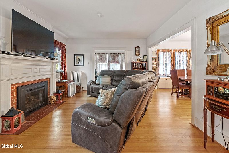 5th image of 141 Bruce Street