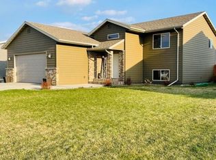 1114 28th Ave NE, Aberdeen, SD 57401