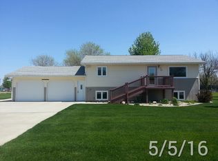 408 N Wallace St, Parkston, SD 57366
