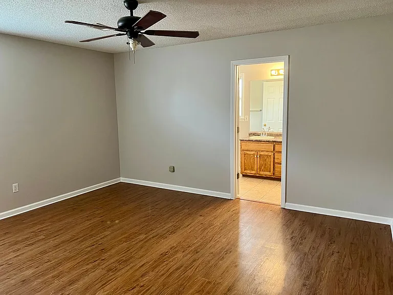 2105 Sheffield Dr — Photo 11