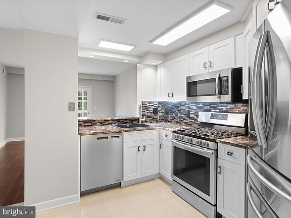 4th image of 1045 N Utah St #2-404