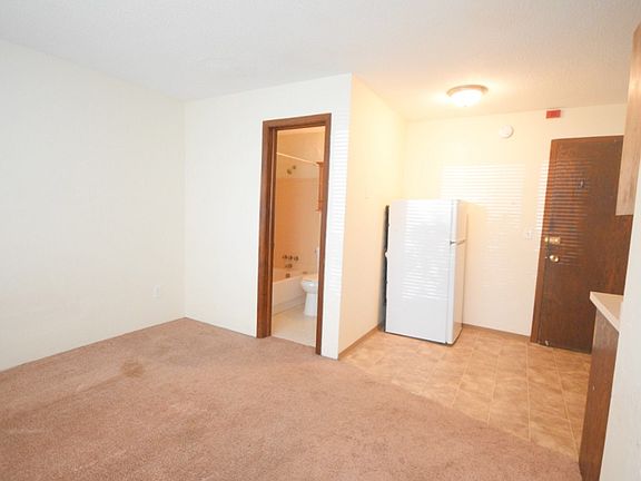 3rd image of 2641 Garfield Ave S #103