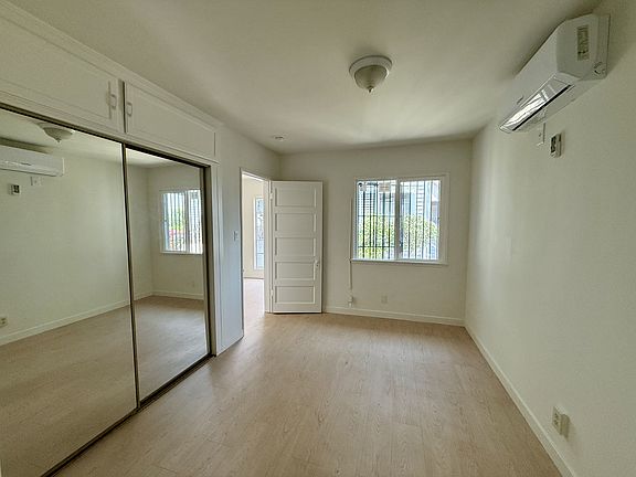 Unit 2 - Bedroom / Unidad 2 - Dormitorio