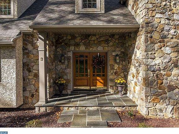 2nd image of 3 Jenny Ln