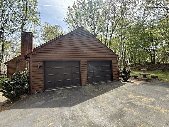 4th image of 358 Laurel Woods Dr