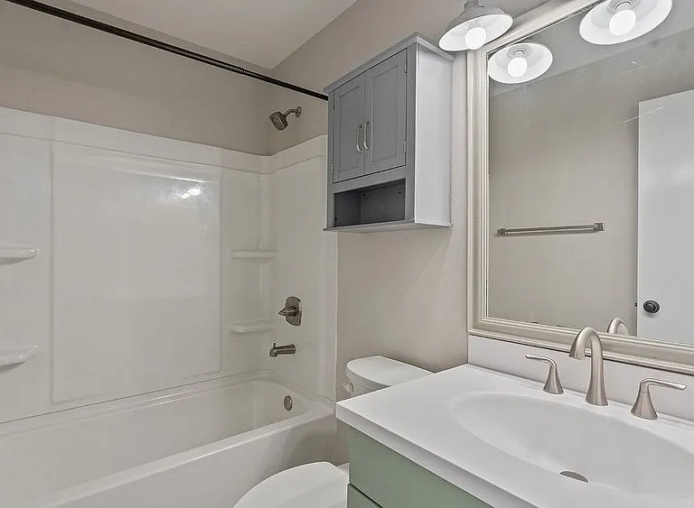 2689 W Mount Comfort Rd — Photo 16