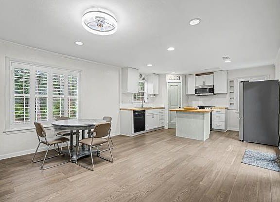 5th image of 716 Itasca Pl