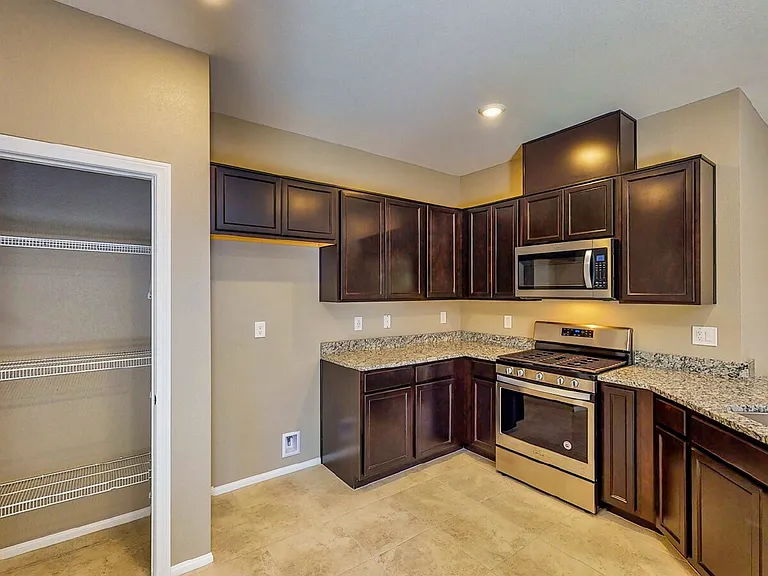 9733 Cluny Ave — Photo 8
