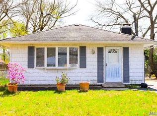 70 Maplewood Ave, Selden, NY 11784