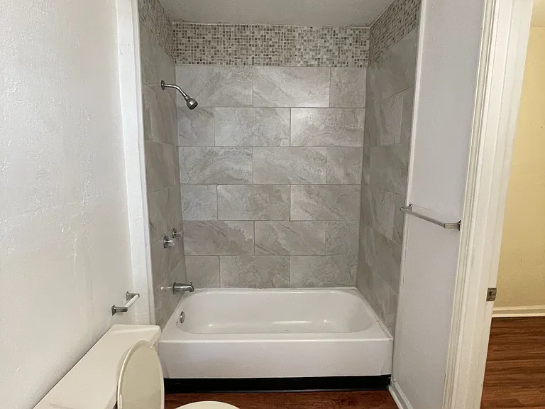 4415 Forest Ave — Photo 23