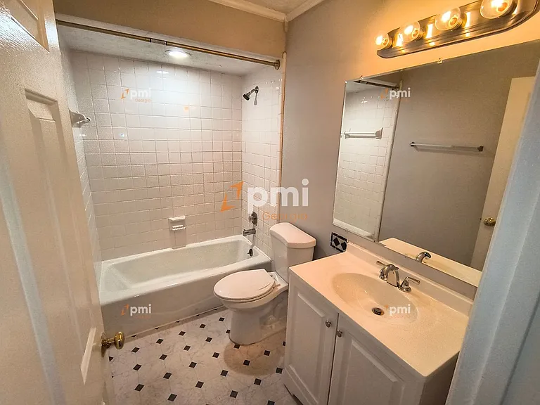 102 Peachtree Ct #A — Photo 8