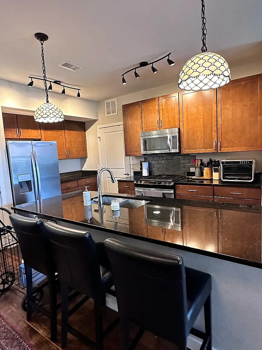 1 bed, 1.5 bath, 969 sqft, $1,995 — Photo 2