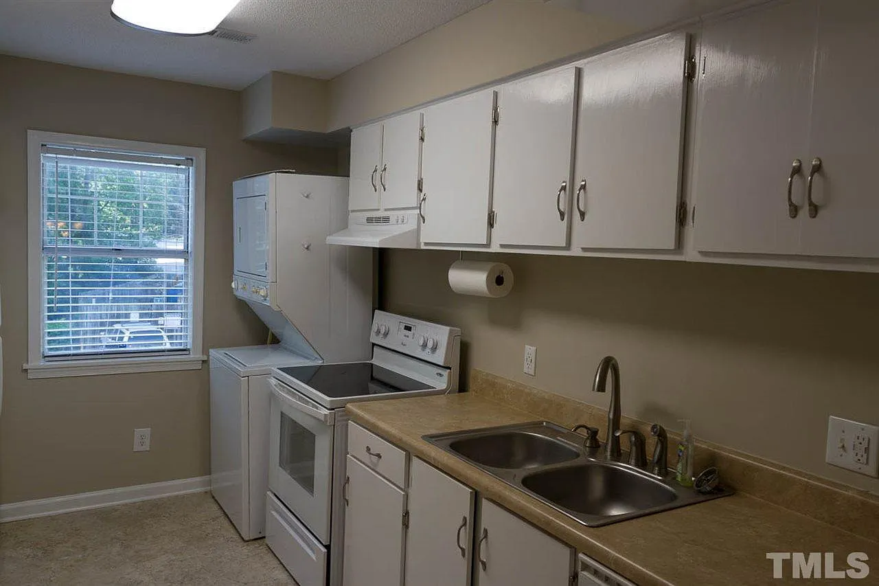 2 bed, 2.5 bath, 1167 sqft, $1,700 — Photo 2