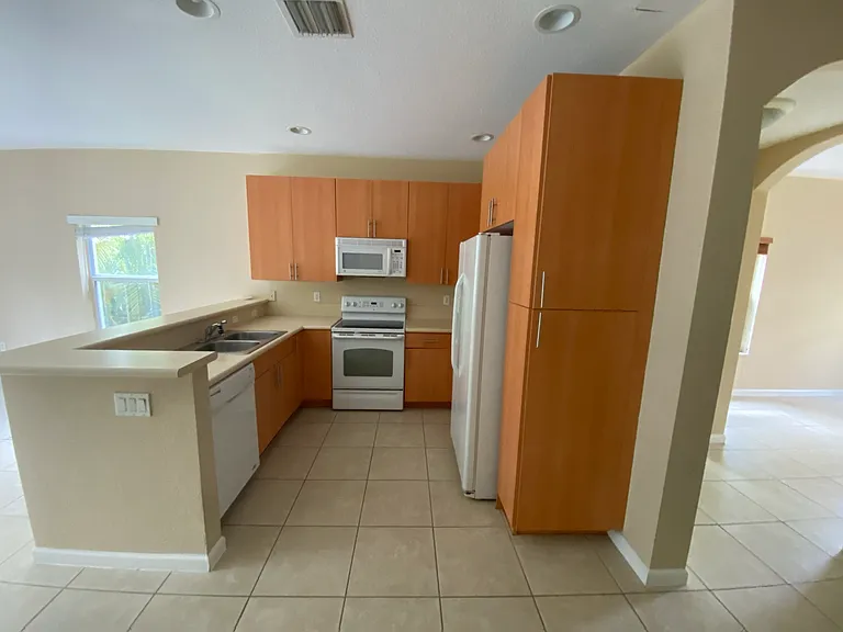 3102 NW 24th Way #0 — Photo 8