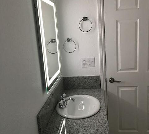 5th image of 3301 Sherwood Ave #1