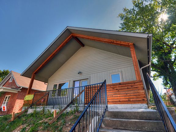 2nd image of 423 Armstrong Ave
